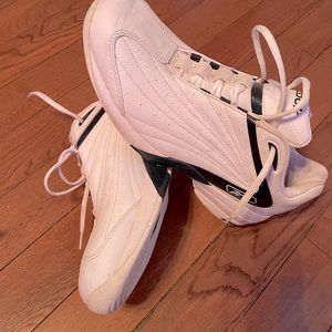 NEW Vintage Reebok Basketball shoes